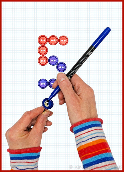 Hand bemalt Knopf mit blauem Stift